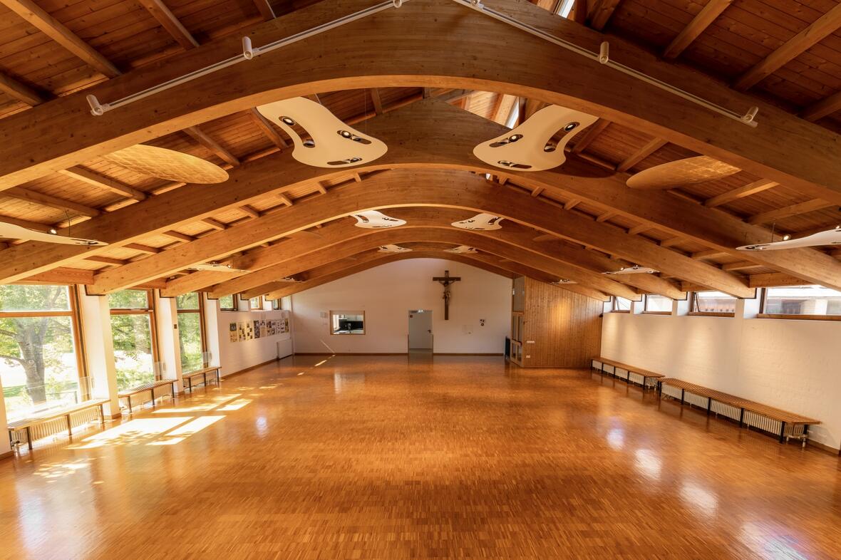 Pfarrsaal Windach - Blick von der Bühne