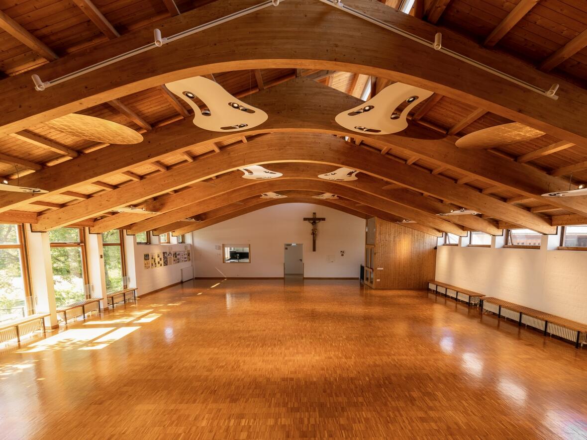 Pfarrsaal Windach - Blick von der Bühne