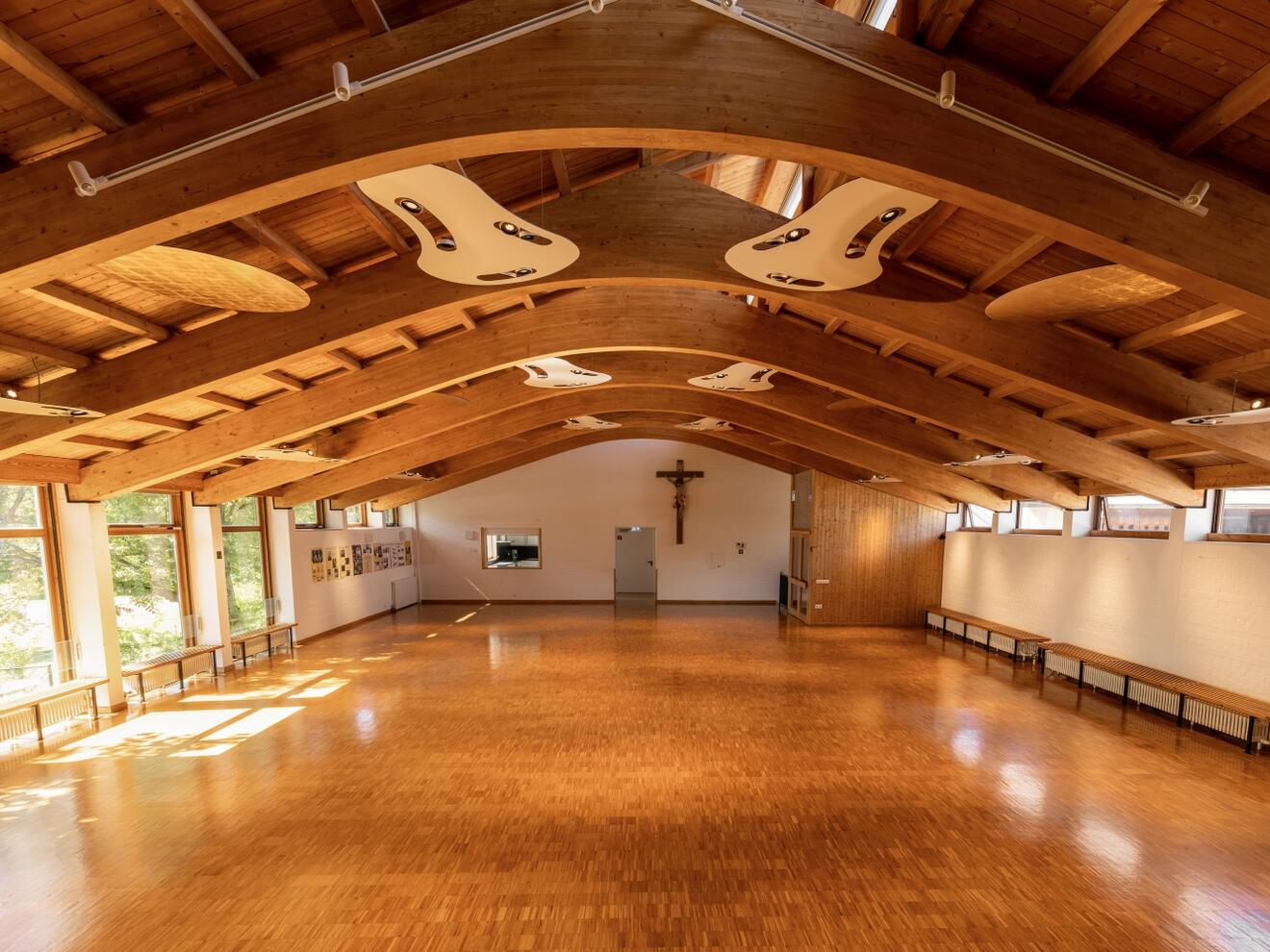 Pfarrsaal Windach - Blick von der Bühne