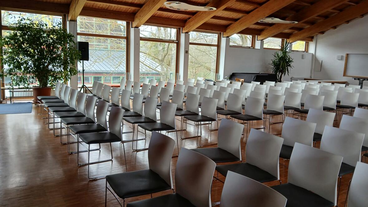 Pfarrsaal Windach - Bestuhlung