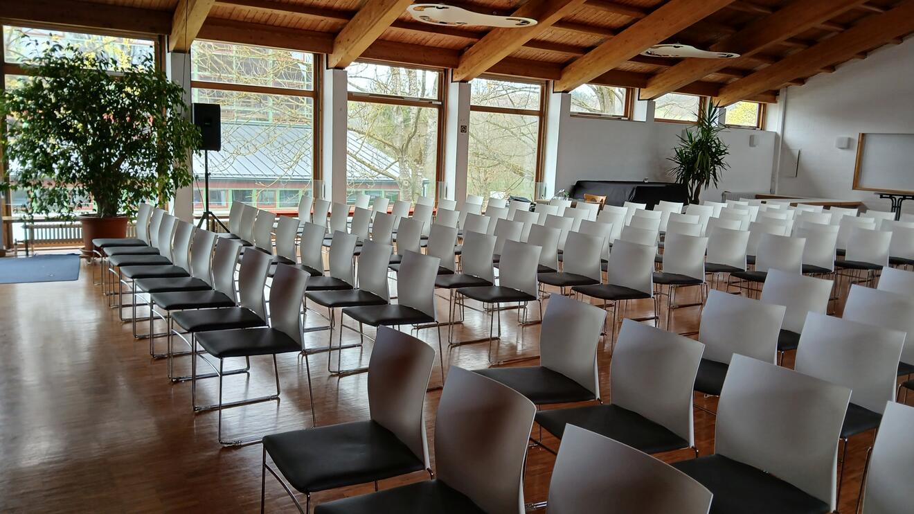 Pfarrsaal Windach - Bestuhlung