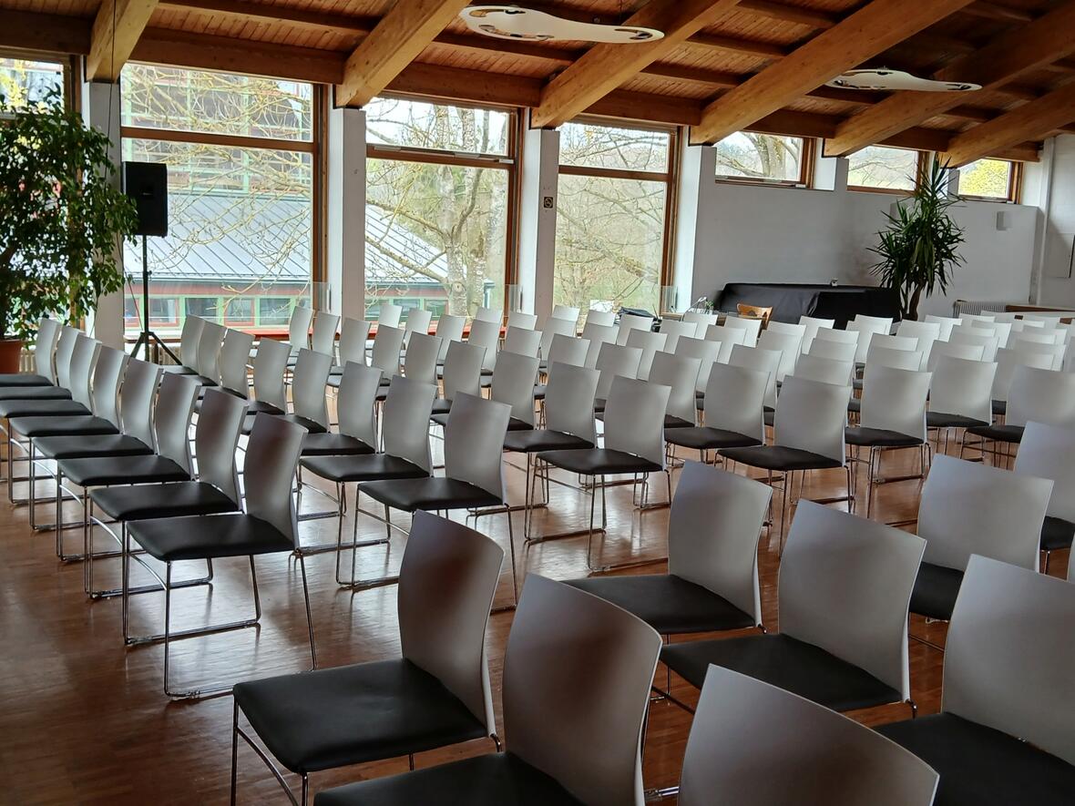 Pfarrsaal Windach - Bestuhlung