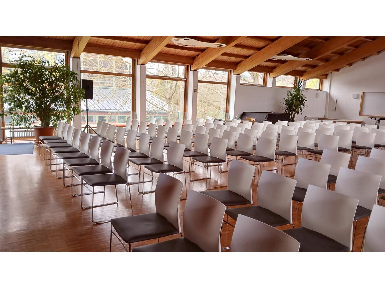 Pfarrsaal Windach - Bestuhlung