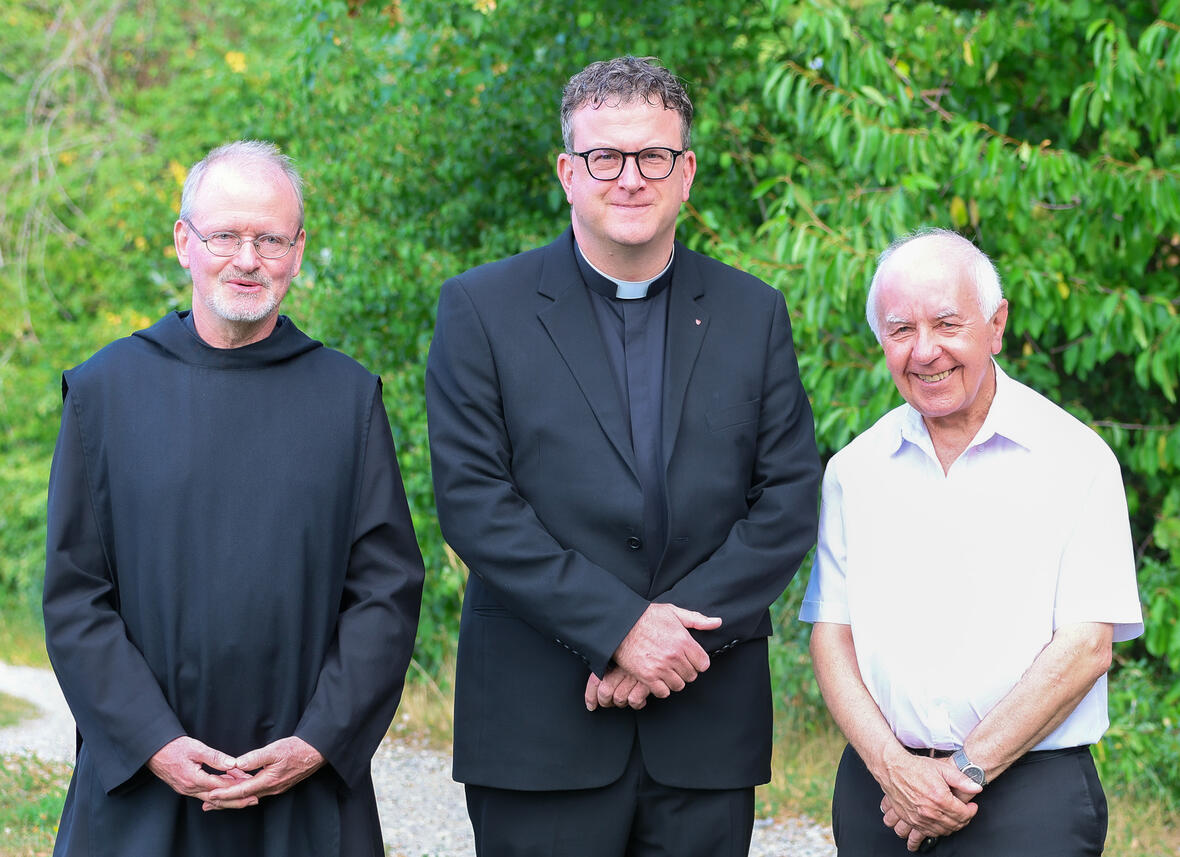 Unsere Seelsorger (v.l.n.r.): Pater Regino Schüling OSB, Leitender Pfarrer Markus Willig, Pfarrer i.R. Reinhold Lappat