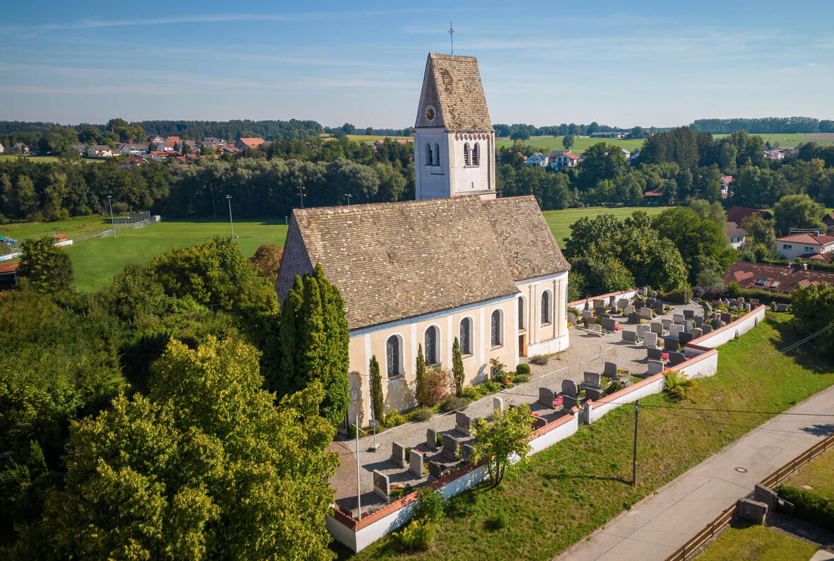 b0610_oberfinning-pfarrkirche-heilig-kreuz_la_v1