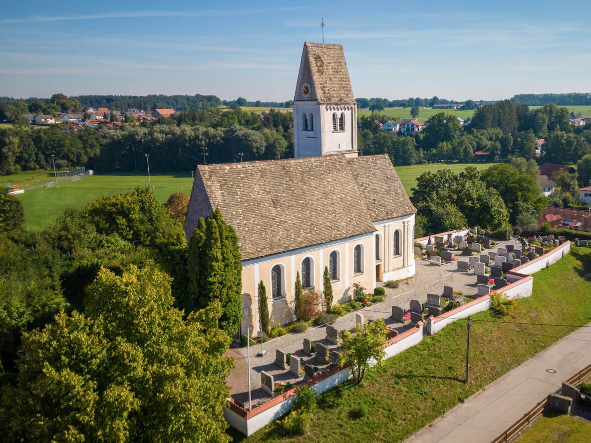 b0610_oberfinning-pfarrkirche-heilig-kreuz_la_v1