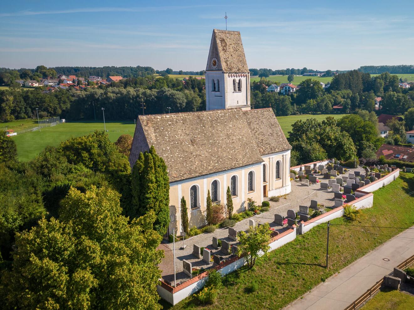b0610_oberfinning-pfarrkirche-heilig-kreuz_la_v1