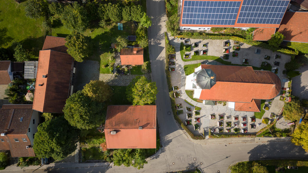 1409_eching-pfarrkirche-st-peter-und-paul-und-pfarrzentrum-jakob-schorer-haus-la