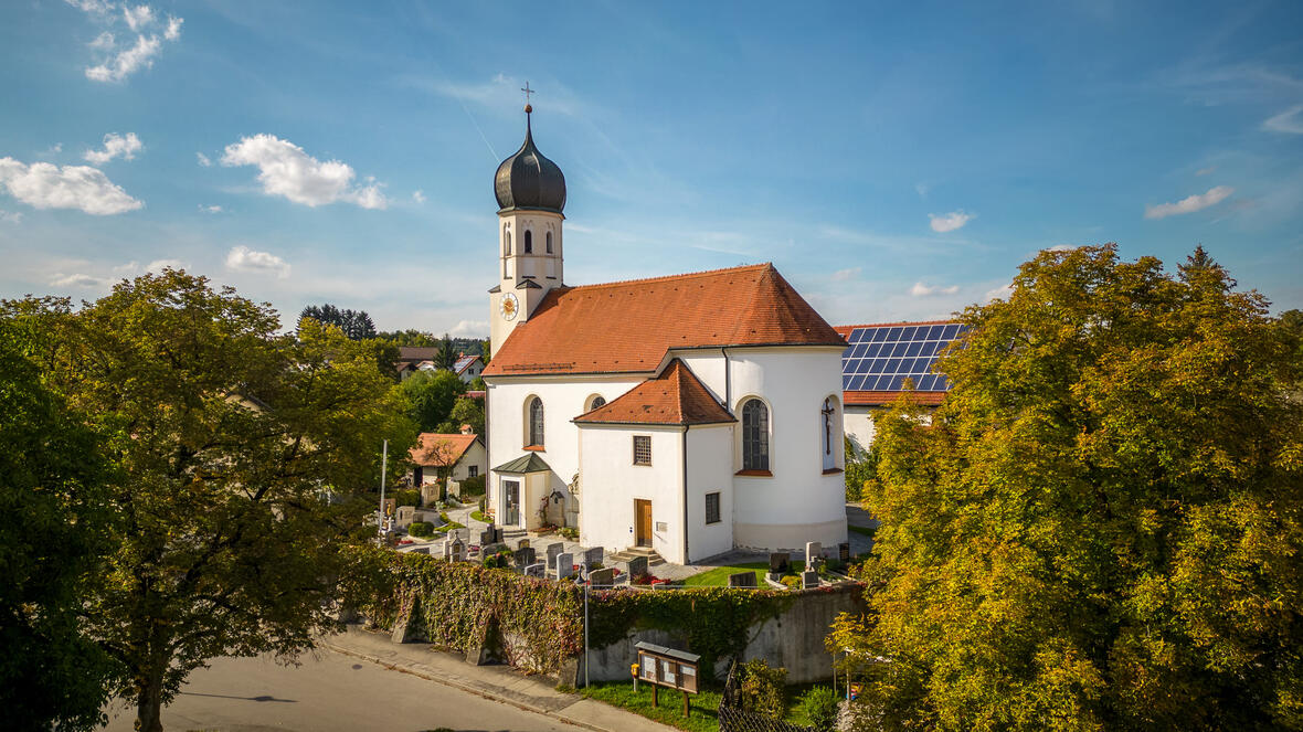 1409a_eching-pfarrkirche-st-peter-und-paul-und-pfarrzentrum-jakob-schorer-haus-la