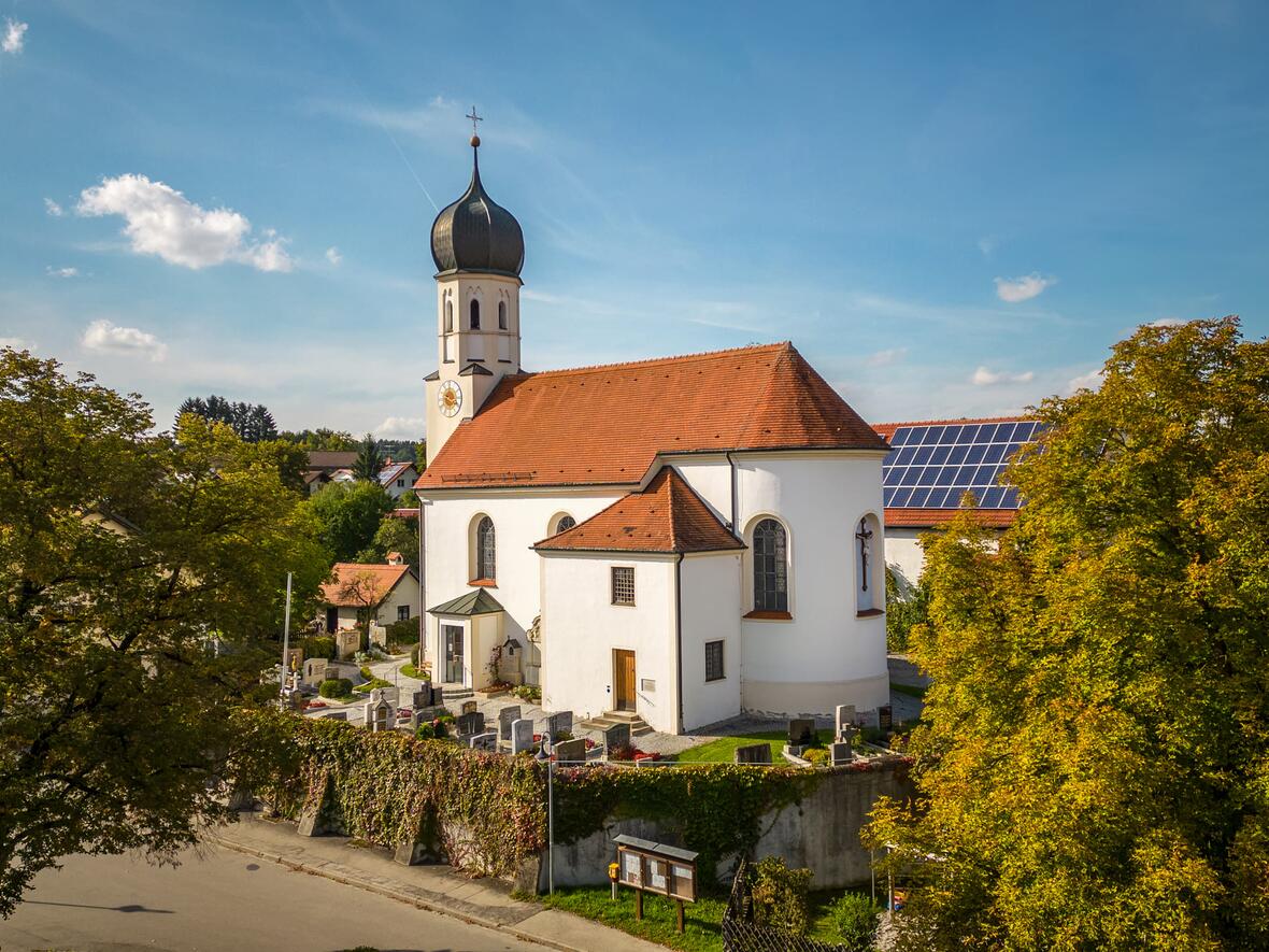 1409a_eching-pfarrkirche-st-peter-und-paul-und-pfarrzentrum-jakob-schorer-haus-la